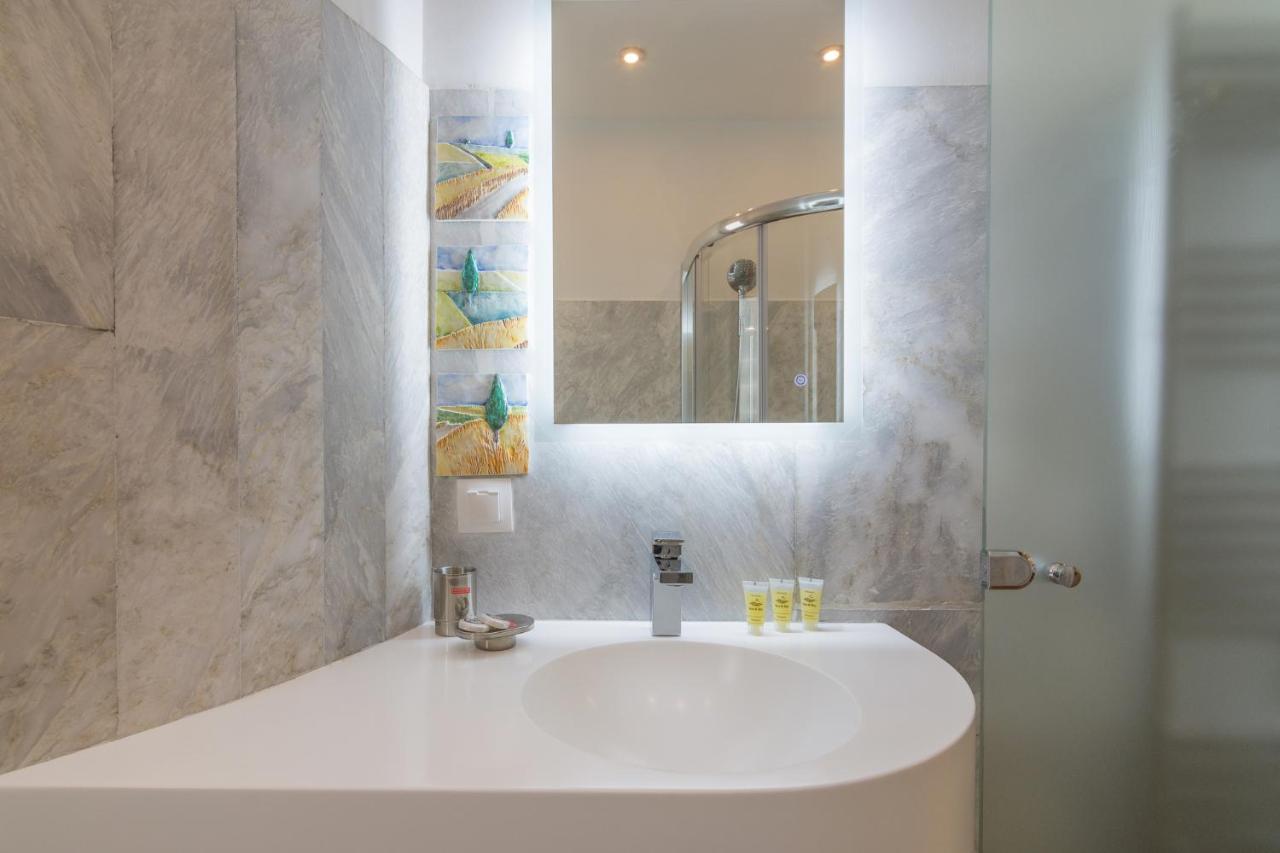 Exclusive In A Apartment Athen